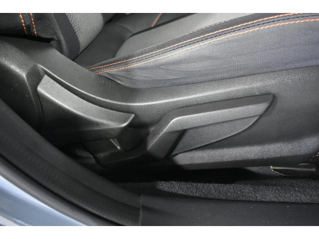 運転席にはシートリフターが装備しておりシートの高さ調整が可能です。