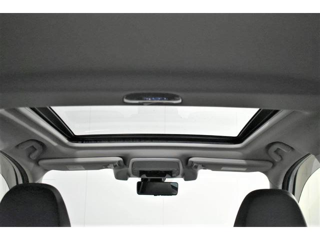 �V��S�̂ɍL����傫�ȃK���X�ʐς������ŁA��������������Ė��邭�J���I�Ȏ�����Ԃ����o���܂��B���Ɍ㕔���Ȃł�������グ�邱�Ƃ��ł��A����S�������K�ɉ߂����܂��B