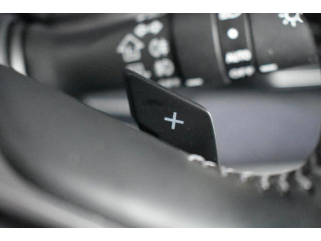 �^�]�҂��n���h�������𗣂����ɁA�}�j���A���g�����X�~�b�V�����Ԃ��^�]���Ă��邩�̂悤�ɁA�^���I�ȃM�A�`�F���W�i�ϑ���̕ύX�j���s�����߂̑��u�ł��B