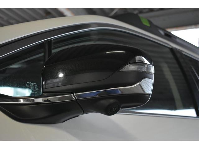 ���h�A�~���[�ɂ̓T�C�h�J��������������Ă��܂��B