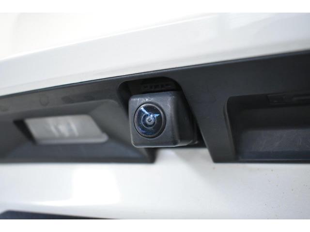 �ԗ�����̉f�����ԓ��̃f�B�X�v���C�ɕ\�����A���Ԏ����ގ��̏�Q������s�҂̊m�F��⏕���܂��B���L�p�����Y���̗p���A�L���͈͂��f���o�����Ƃ��ł��܂��B