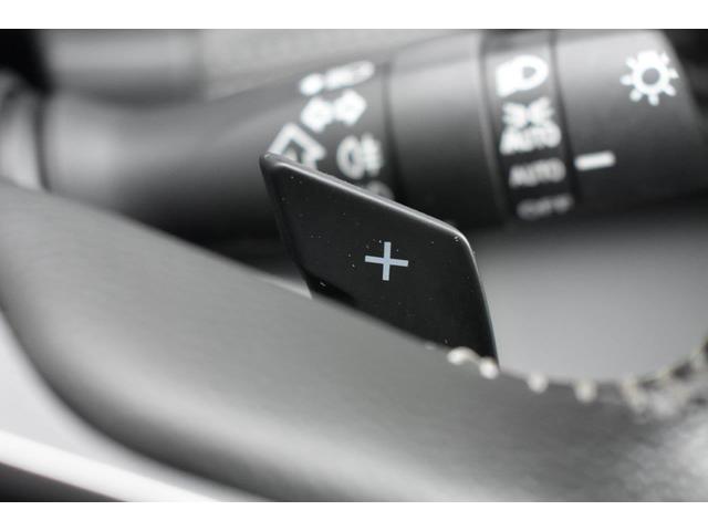 �^�]�҂��n���h�������𗣂����ɁA�}�j���A���g�����X�~�b�V�����Ԃ��^�]���Ă��邩�̂悤�ɁA�^���I�ȃM�A�`�F���W�i�ϑ���̕ύX�j���s�����߂̑��u�ł��B