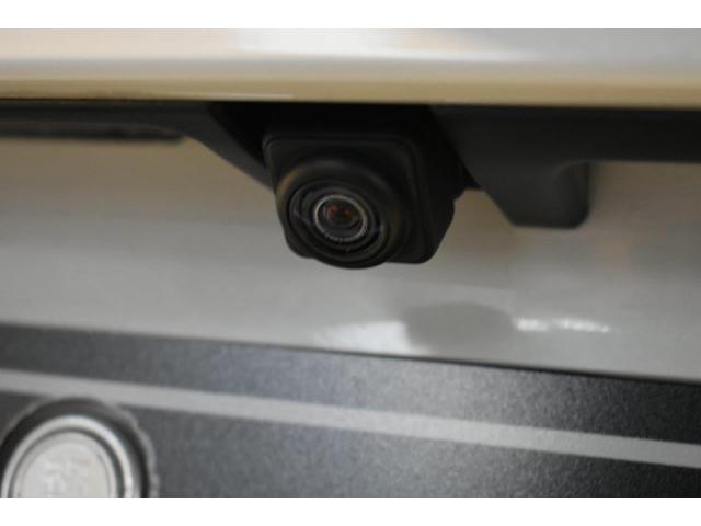 �ԗ�����̉f�����ԓ��̃f�B�X�v���C�ɕ\�����A���Ԏ����ގ��̏�Q������s�҂̊m�F��⏕���܂��B���L�p�����Y���̗p���A�L���͈͂��f���o�����Ƃ��ł��܂��B