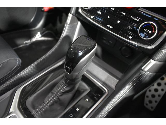 �V�t�g�u�[�c�A�s�A�m�u���b�N�������p�l���t���̖{�v���Z���N�g���o�[���̗p����Ă��܂��B