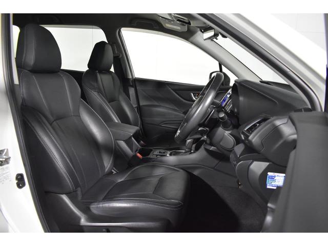 �t�����g�̂`�s���[�i�t�����g�K���X�̒��j���ׂ�������A�����N�I�[�^�[�K���X�i�㕔���ȉ��̏����ȑ��j��傫�������肷��ȂǁA���p�����炷�݌v���Ȃ���Ă��܂��B