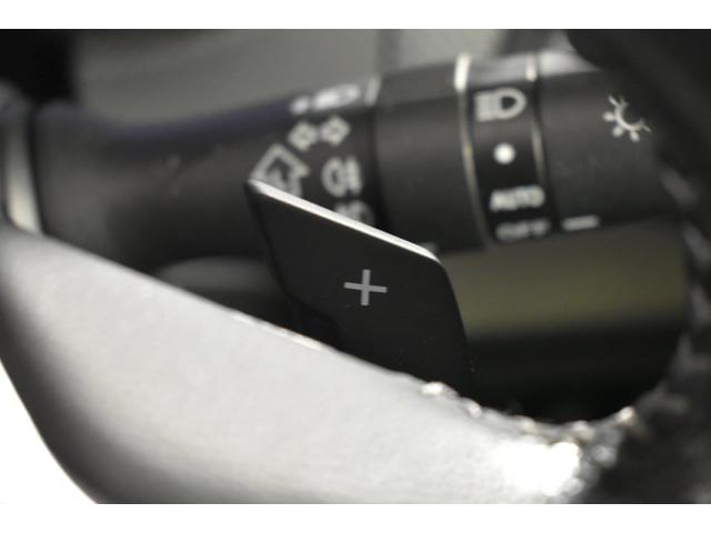 �^�]�҂��n���h�������𗣂����ɁA�}�j���A���g�����X�~�b�V�����Ԃ��^�]���Ă��邩�̂悤�ɁA�^���I�ȃM�A�`�F���W�i�ϑ���̕ύX�j���s�����߂̑��u�ł��B