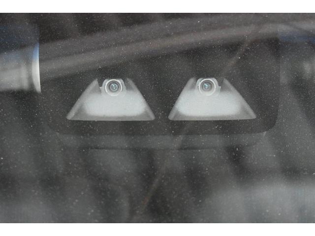 �X�}�[�g�A�V�X�g�̓X�e���I�J�����𓱓����A���m�Ώۂɕ��s�҂�ǉ�����ȂǁA���\���啝�Ɍ��サ�����S�^�]�x���@�\�ł��B