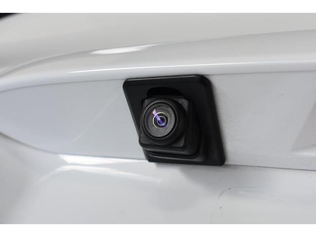 �ԗ�����̉f�����ԓ��̃f�B�X�v���C�ɕ\�����A���Ԏ����ގ��̏�Q������s�҂̊m�F��⏕���܂��B���L�p�����Y���̗p���A�L���͈͂��f���o�����Ƃ��ł��܂��B