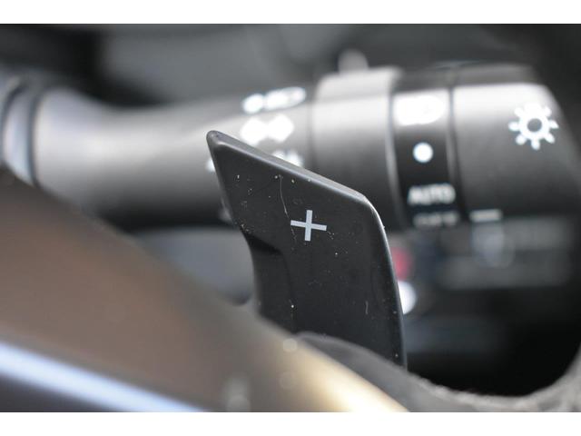 �^�]�҂��n���h�������𗣂����ɁA�}�j���A���g�����X�~�b�V�����Ԃ��^�]���Ă��邩�̂悤�ɁA�^���I�ȃM�A�`�F���W�i�ϑ���̕ύX�j���s�����߂̑��u�ł��B