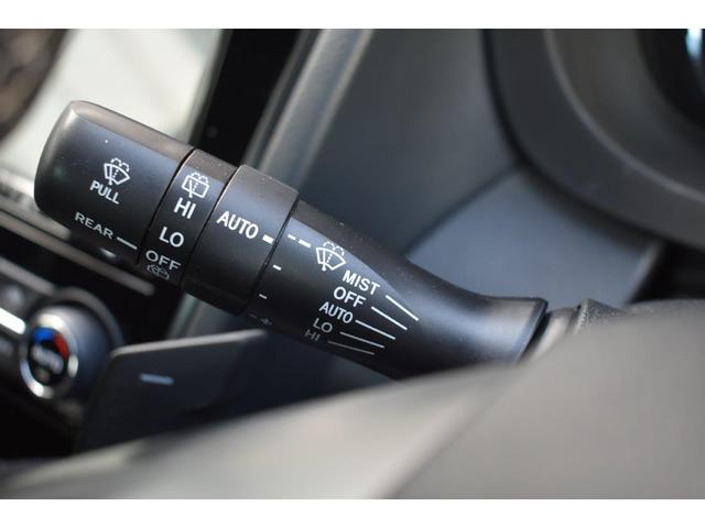 �J�H���m�����C�p�[�̓t�����g�K���X�㕔�̃Z���T�[���J�ʂ����m���A�J�̋����ɉ����āu�Ԍ��E�ᑬ�E�����v�������Ő؂�ւ���@�\�ł��B