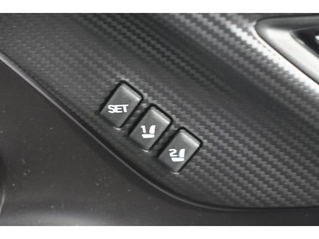 �^�]�Ȃ̃V�[�g�|�W�V�����i�O��X���C�h�A���ʂ̏㉺�E�O��p�x�A���N���C�j���O�p�x�Ȃǁj�ɉ����A���E�̃h�A�~���[�̊p�x���L�������邱�Ƃ��ł��܂��B