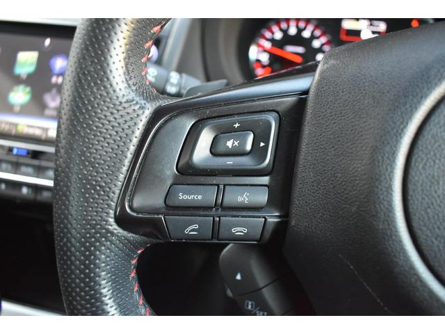 �^�]���Ɏ���n���h�����痣�����ƂȂ��C���t�H�e�C�������g�֘A�̑��삪�o���܂��B