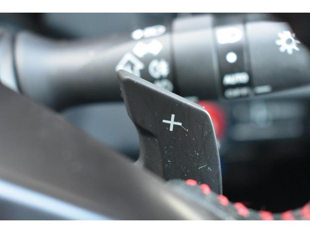 �^�]�҂��n���h�������𗣂����ɁA�}�j���A���g�����X�~�b�V�����Ԃ��^�]���Ă��邩�̂悤�ɁA�^���I�ȃM�A�`�F���W�i�ϑ���̕ύX�j���s�����߂̑��u�ł��B