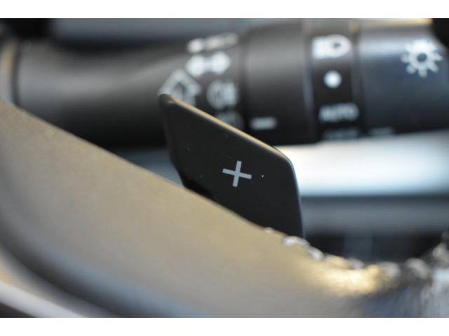 �^�]�҂��n���h�������𗣂����ɁA�}�j���A���g�����X�~�b�V�����Ԃ��^�]���Ă��邩�̂悤�ɁA�^���I�ȃM�A�`�F���W�i�ϑ���̕ύX�j���s�����߂̑��u�ł��B