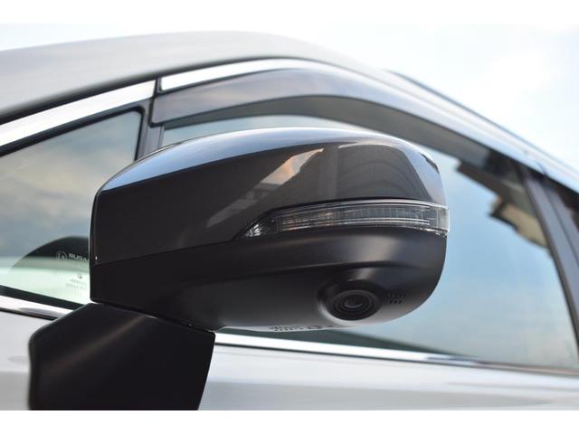 �h�A�~���[�J�����^�]�Ȃ���ł͊m�F���ɂ����ԗ��̍��O����A�^���̎��p���f���o���܂�