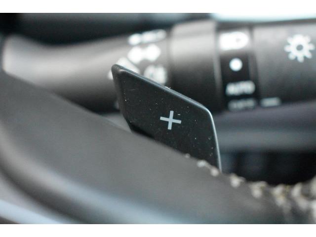 �^�]�҂��n���h�������𗣂����ɁA�}�j���A���g�����X�~�b�V�����Ԃ��^�]���Ă��邩�̂悤�ɁA�^���I�ȃM�A�`�F���W�i�ϑ���̕ύX�j���s�����߂̑��u�ł��B