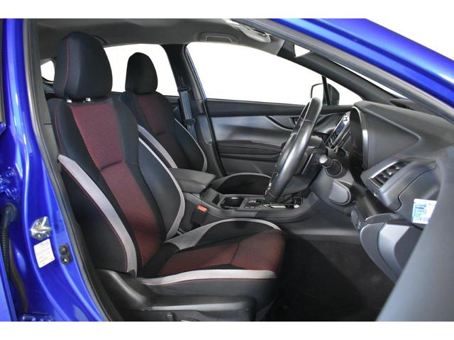 �t�����g�̂`�s���[�i�t�����g�K���X�̒��j���ׂ�������A�����N�I�[�^�[�K���X�i�㕔���ȉ��̏����ȑ��j��傫�������肷��ȂǁA���p�����炷�݌v���Ȃ���Ă��܂��B