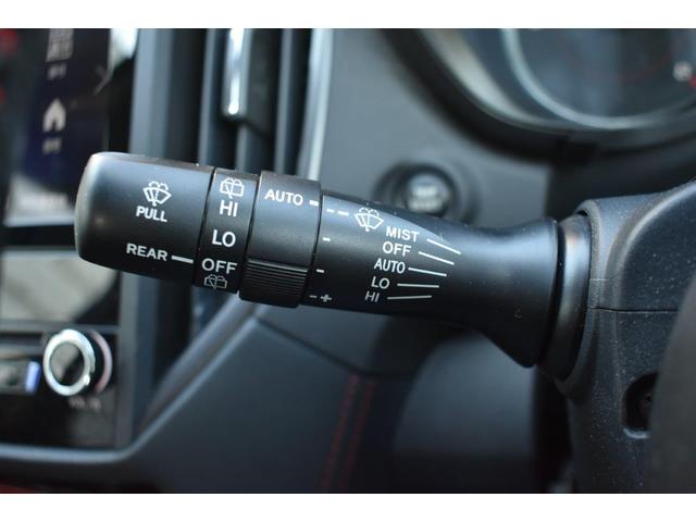 �J�H���m�����C�p�[�̓t�����g�K���X�㕔�̃Z���T�[���J�ʂ����m���A�J�̋����ɉ����āu�Ԍ��E�ᑬ�E�����v�������Ő؂�ւ���@�\�ł��B