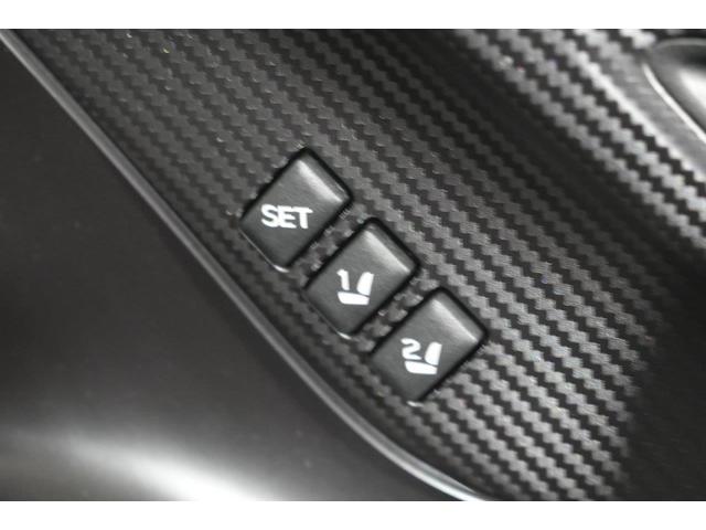 �^�]�Ȃ̃V�[�g�|�W�V�����i�O��X���C�h�A���ʂ̏㉺�E�O��p�x�A���N���C�j���O�p�x�Ȃǁj�ɉ����A���E�̃h�A�~���[�̊p�x���L�������邱�Ƃ��ł��܂��B