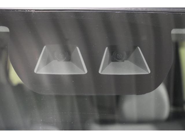 �X�}�[�g�A�V�X�g�́A�X�e���I�J�����ƃ\�i�[�Z���T�[�����s�҂��s�ԁA��Q���Ȃǂ̂��܂��܂ȏ���I�m�ɑ����A�^�]�҂ɒ��ӂ𑣂�����A�ً}�u���[�L���쓮�B���ʂȋ@�\�����Ȃ��̈��S�^�]���A�V�X�g���܂��B