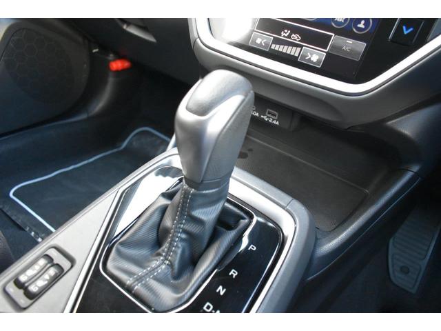 �V�t�g���o�[�͂k���^�̃V�t�g�`�F���W�ɂȂ��Ă��܂��āA�c�����W���s�ŁA�E���փ����W��؂�ւ��Ē������ŁA�}�j���A�����[�h�ł̑��s���y������Œ����܂��B