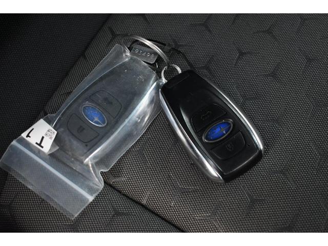 �X�}�[�g�L�[�t���Ȃ̂ŁA�h�A���b�N��J���w�P�{�Ń^�b�`���邾���I�i���̋󂫕߂�L�[���X�{�^���͎g���܂���B�����w�����ɁA�G���W���������邾���łn�j�I�j