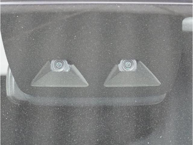 �X�}�[�g�A�V�X�g�́A�X�e���I�J�����ƃ\�i�[�Z���T�[�����s�҂��s�ԁA��Q���Ȃǂ̂��܂��܂ȏ���I�m�ɑ����A�^�]�҂ɒ��ӂ𑣂�����A�ً}�u���[�L���쓮�B���ʂȋ@�\�����Ȃ��̈��S�^�]���A�V�X�g���܂��B