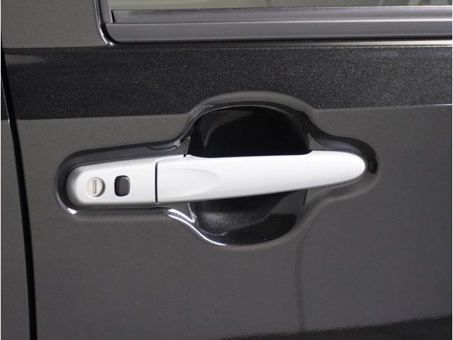 �X�}�[�g�L�[�t���Ȃ̂ŁA�h�A���b�N��J���w�P�{�Ń^�b�`���邾���I�i���̋󂫕߂�L�[���X�{�^���͎g���܂���B�����w�����ɁA�G���W���������邾���łn�j�I�j