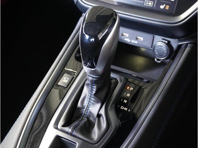 �V�t�g���o�[�͂k���^�̃V�t�g�`�F���W�ɂȂ��Ă��܂��āA�c�����W���s�ŁA�E���փ����W��؂�ւ��Ē������ŁA�}�j���A�����[�h�ł̑��s���y������Œ����܂��B