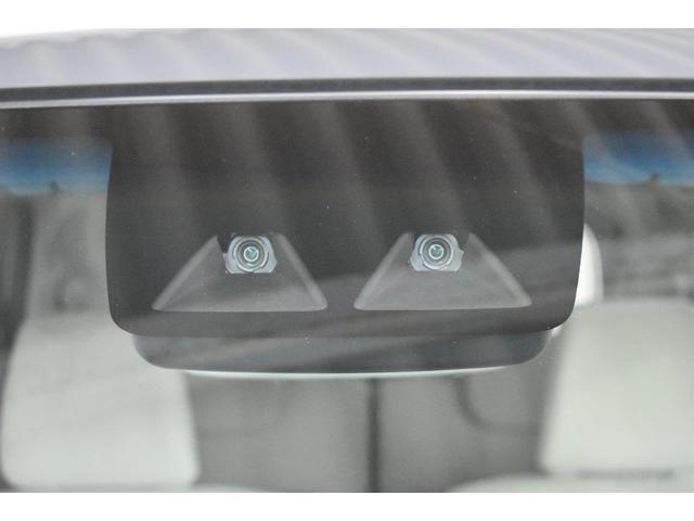 �X�}�[�g�A�V�X�g�́A�X�e���I�J�����ƃ\�i�[�Z���T�[�����s�҂��s�ԁA��Q���Ȃǂ̂��܂��܂ȏ���I�m�ɑ����A�^�]�҂ɒ��ӂ𑣂�����A�ً}�u���[�L���쓮�B���ʂȋ@�\�����Ȃ��̈��S�^�]���A�V�X�g���܂��B