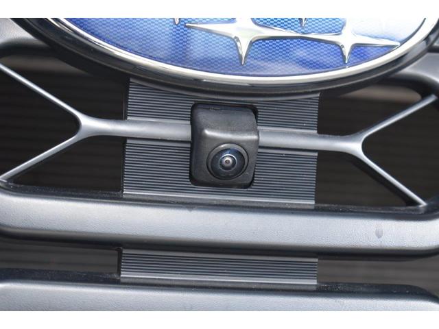 �t�����g�O�����ɑ������ꂽ�J�����̉f�����f�B�X�v���C�ɕ\���B���Ԃ̑O���̗l�q���m�F�ł��A���ʂ��̈��������_�⒓�ԁE���i���Ȃǂ̑O���m�F���T�|�[�g���܂��B