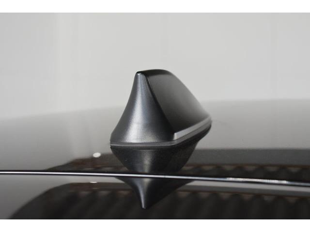 ���s�̃V���[�N�t�B�����W�I�A���e�i�́A�R���p�N�g�ɓZ�܂�܂��B