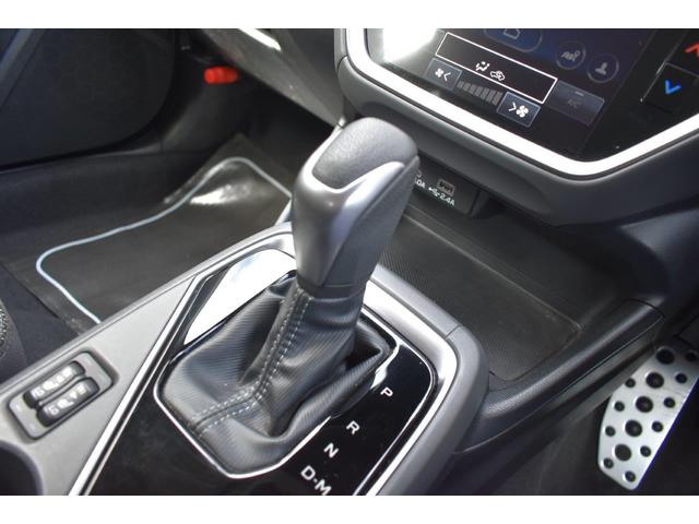 �V�t�g���o�[�͂k���^�̃V�t�g�`�F���W�ɂȂ��Ă��܂��āA�c�����W���s�ŁA�E���փ����W��؂�ւ��Ē������ŁA�}�j���A�����[�h�ł̑��s���y������Œ����܂��B