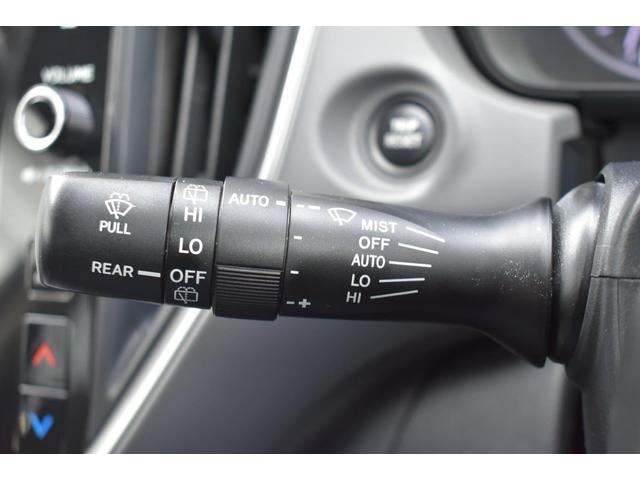 �J�H���m�����C�p�[�̓t�����g�K���X�㕔�̃Z���T�[���J�ʂ����m���A�J�̋����ɉ����āu�Ԍ��E�ᑬ�E�����v�������Ő؂�ւ���@�\�ł��B