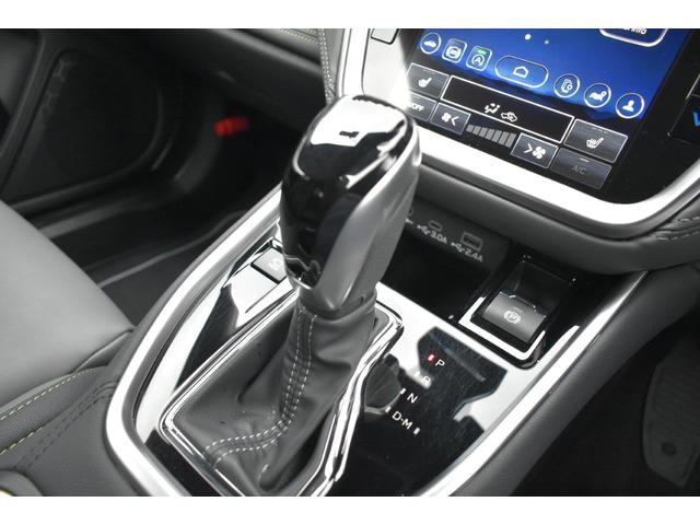 �V�t�g���o�[�͂k���^�̃V�t�g�`�F���W�ɂȂ��Ă��܂��āA�c�����W���s�ŁA�E���փ����W��؂�ւ��Ē������ŁA�}�j���A�����[�h�ł̑��s���y������Œ����܂��B