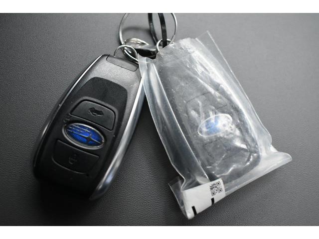 �X�}�[�g�L�[�t���Ȃ̂ŁA�h�A���b�N��J���w�P�{�Ń^�b�`���邾���I�i���̋󂫕߂�L�[���X�{�^���͎g���܂���B�����w�����ɁA�G���W���������邾���łn�j�I�j