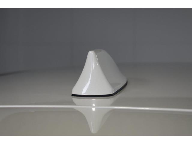 ���s�̃V���[�N�t�B�����W�I�A���e�i�́A�R���p�N�g�ɓZ�܂�܂��B