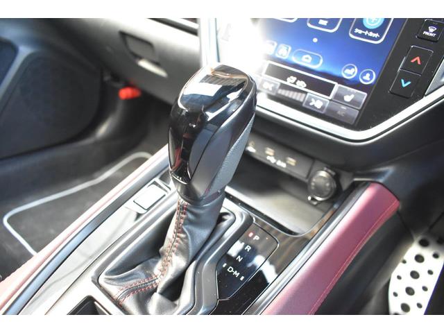 �V�t�g���o�[�͂k���^�̃V�t�g�`�F���W�ɂȂ��Ă��܂��āA�c�����W���s�ŁA�E���փ����W��؂�ւ��Ē������ŁA�}�j���A�����[�h�ł̑��s���y������Œ����܂��B