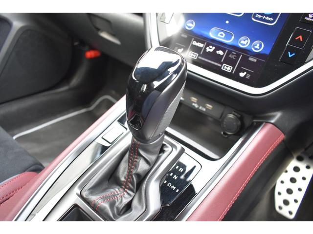 �V�t�g���o�[�͂k���^�̃V�t�g�`�F���W�ɂȂ��Ă��܂��āA�c�����W���s�ŁA�E���փ����W��؂�ւ��Ē������ŁA�}�j���A�����[�h�ł̑��s���y������Œ����܂��B