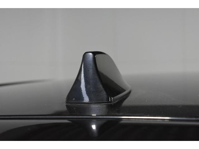 ���s�̃V���[�N�t�B�����W�I�A���e�i�́A�R���p�N�g�ɓZ�܂�܂��B