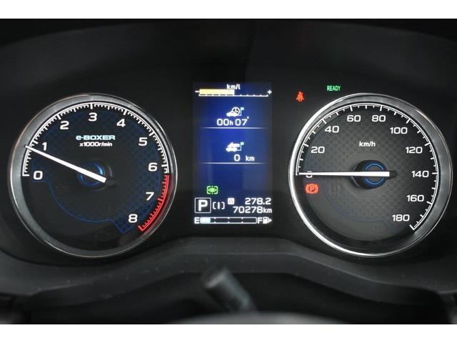 �u���b�N��̕����ՂƋ������̃����O���X�|�[�e�B���Ɛ�i�������o���郋�~�l�Z���g���[�^�[�ł�