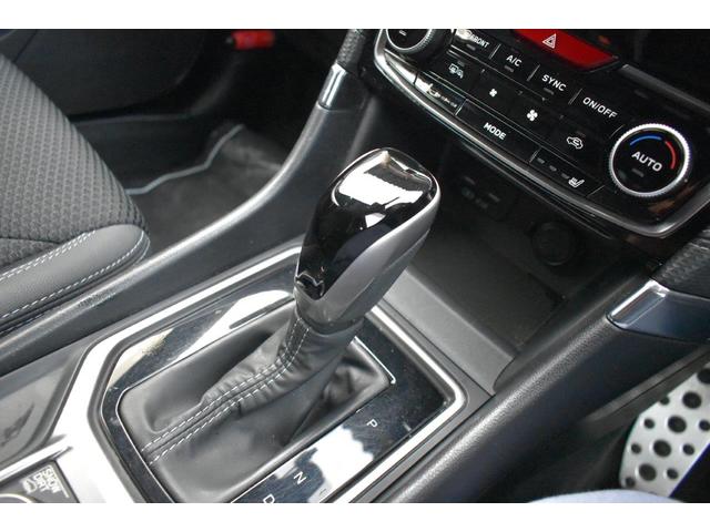 �V�t�g���o�[�͂k���^�̃V�t�g�`�F���W�ɂȂ��Ă��܂��āA�c�����W���s�ŁA�E���փ����W��؂�ւ��Ē������ŁA�}�j���A�����[�h�ł̑��s���y������Œ����܂��B