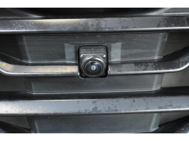 �t�����g�O�����ɑ������ꂽ�J�����̉f�����f�B�X�v���C�ɕ\���B���Ԃ̑O���̗l�q���m�F�ł��A���ʂ��̈��������_�⒓�ԁE���i���Ȃǂ̑O���m�F���T�|�[�g���܂��B