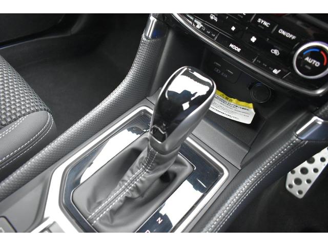 �V�t�g���o�[�͂k���^�̃V�t�g�`�F���W�ɂȂ��Ă��܂��āA�c�����W���s�ŁA�E���փ����W��؂�ւ��Ē������ŁA�}�j���A�����[�h�ł̑��s���y������Œ����܂��B