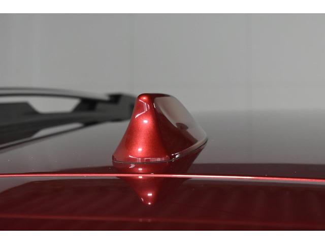 ���s�̃V���[�N�t�B�����W�I�A���e�i�́A�R���p�N�g�ɓZ�܂�܂��B