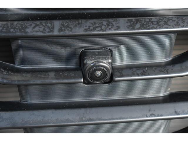 �t�����g�O�����ɑ������ꂽ�J�����̉f�����f�B�X�v���C�ɕ\���B���Ԃ̑O���̗l�q���m�F�ł��A���ʂ��̈��������_�⒓�ԁE���i���Ȃǂ̑O���m�F���T�|�[�g���܂��B