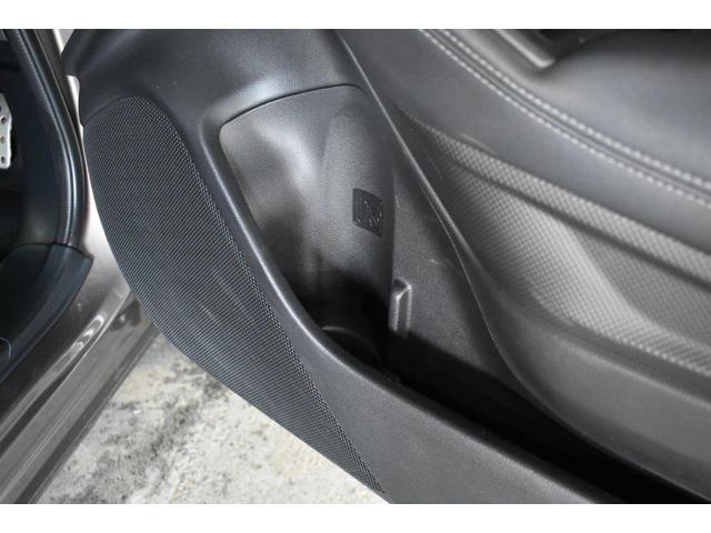 �h�A������ɂ͎��[�|�P�b�g���������܂��B