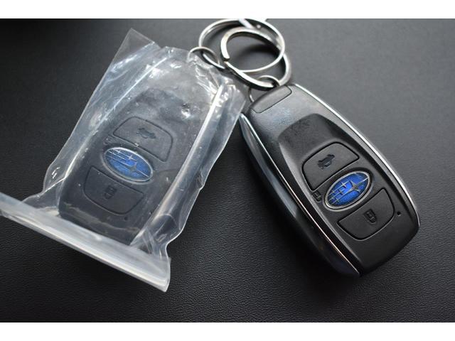 �X�}�[�g�L�[�t���Ȃ̂ŁA�h�A���b�N��J���w�P�{�Ń^�b�`���邾���I�i���̋󂫕߂�L�[���X�{�^���͎g���܂���B�����w�����ɁA�G���W���������邾���łn�j�I�j