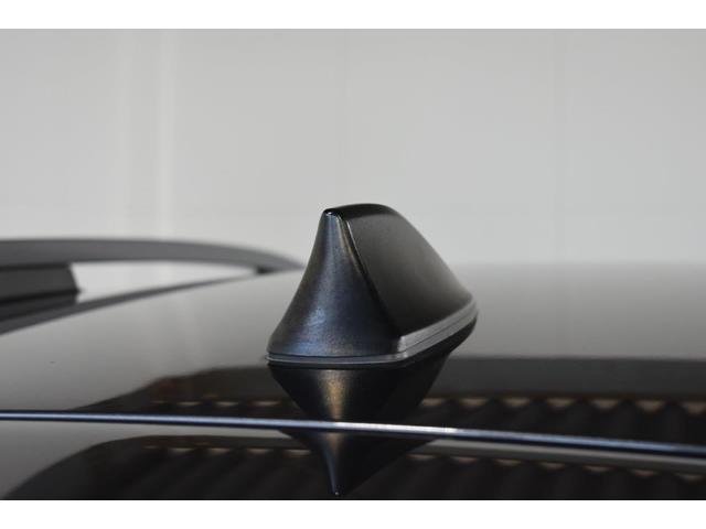 ���s�̃V���[�N�t�B�����W�I�A���e�i�́A�R���p�N�g�ɓZ�܂�܂��B