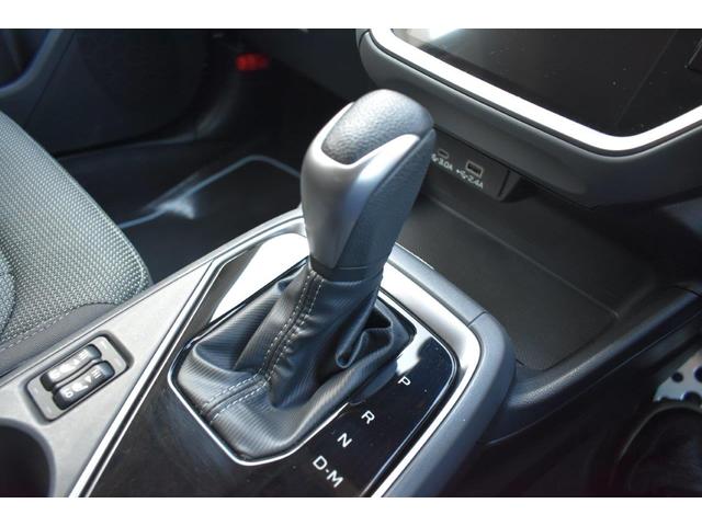 �V�t�g���o�[�͂k���^�̃V�t�g�`�F���W�ɂȂ��Ă��܂��āA�c�����W���s�ŁA�E���փ����W��؂�ւ��Ē������ŁA�}�j���A�����[�h�ł̑��s���y������Œ����܂��B